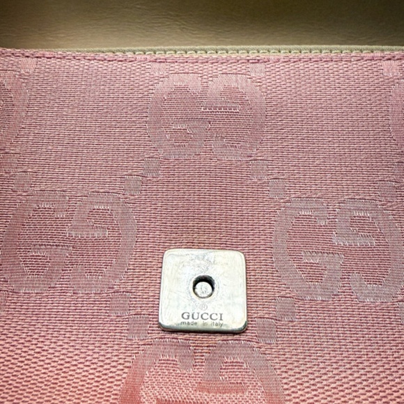 Vintage Pink Gucci Shoulder Bag with Logo Charm - Timeless Elegance - Picture 5 of 7